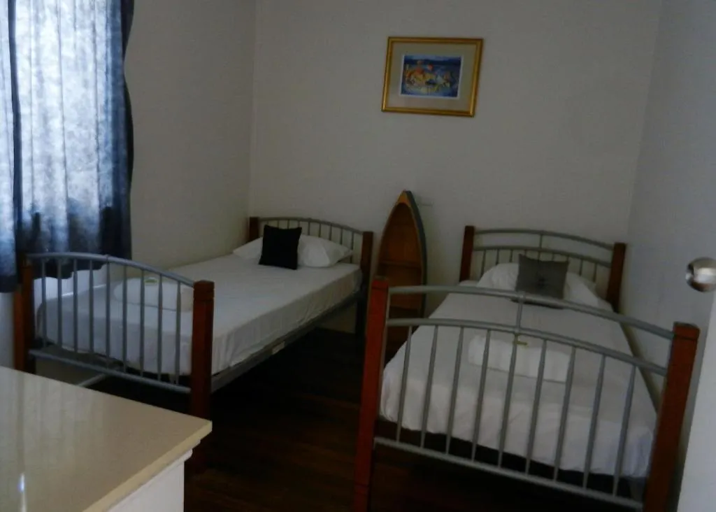 Golden Shores Motel Bilinga 3*,