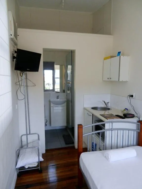 Golden Shores Motel Bilinga