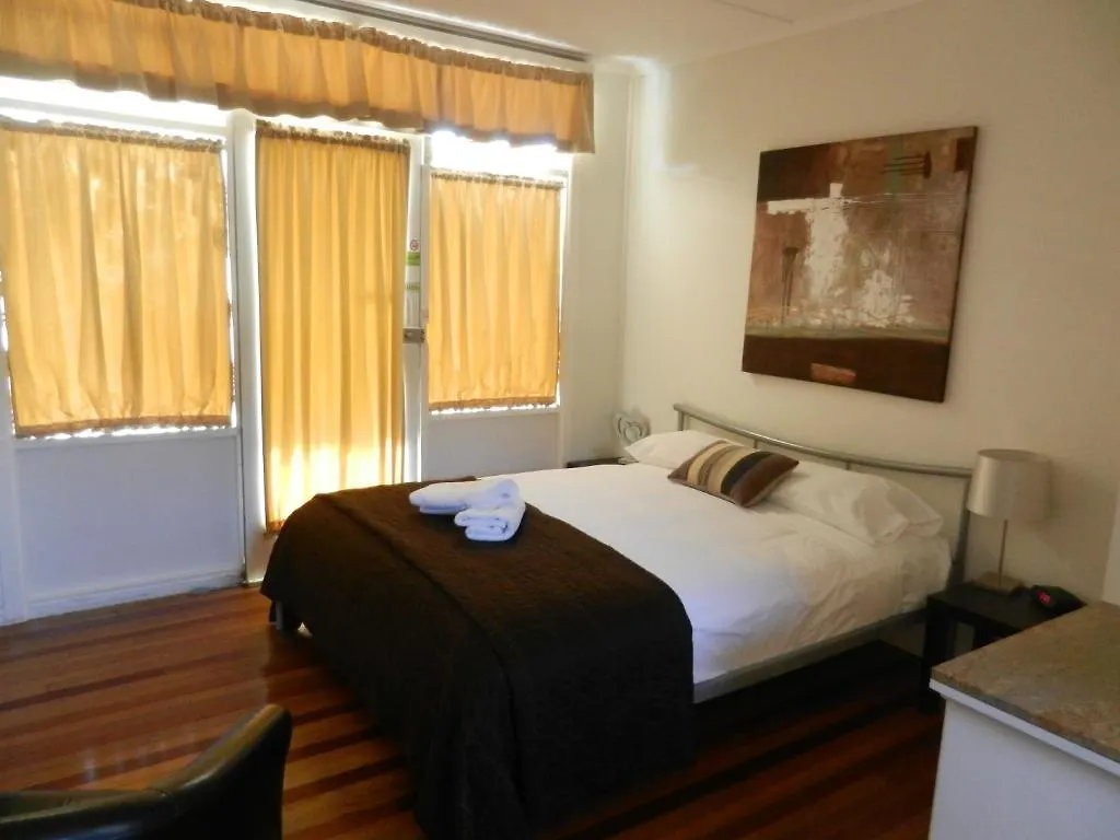 Golden Shores Motel Bilinga