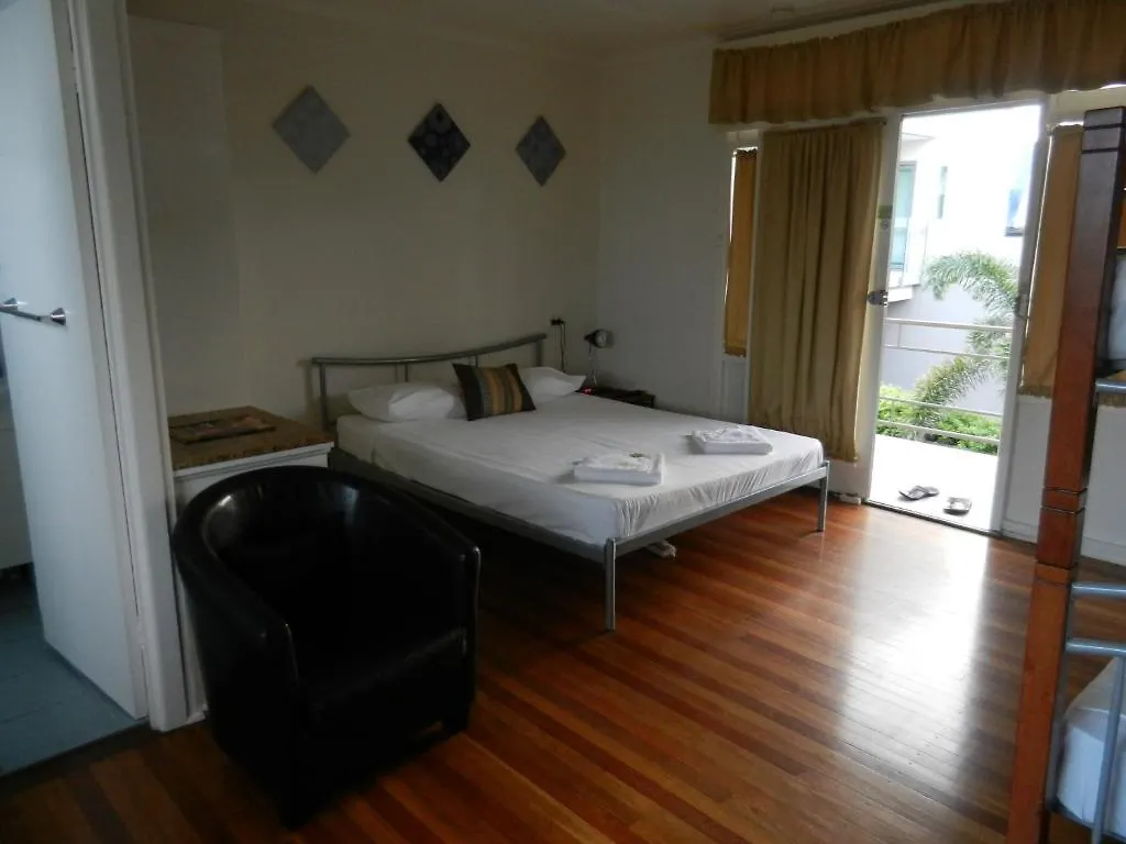 Golden Shores Motel Bilinga