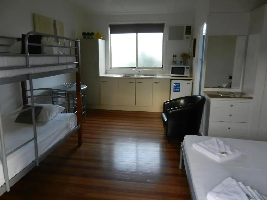 Golden Shores Motel Bilinga