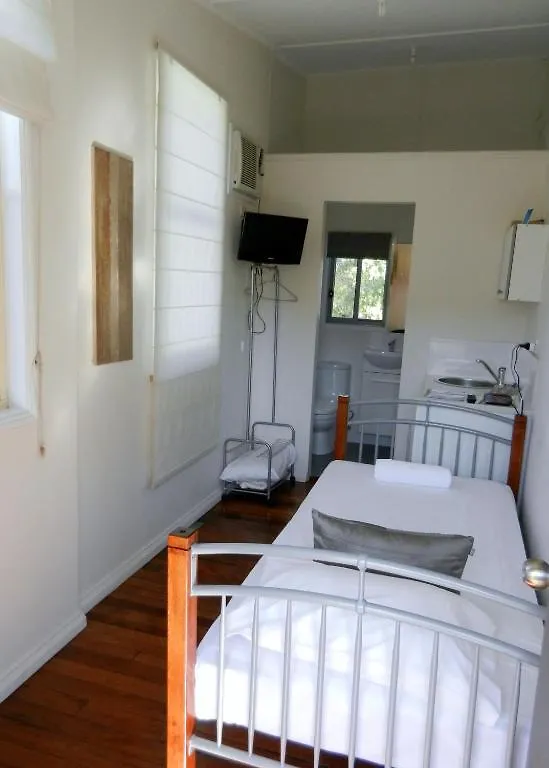 Golden Shores Motel Bilinga