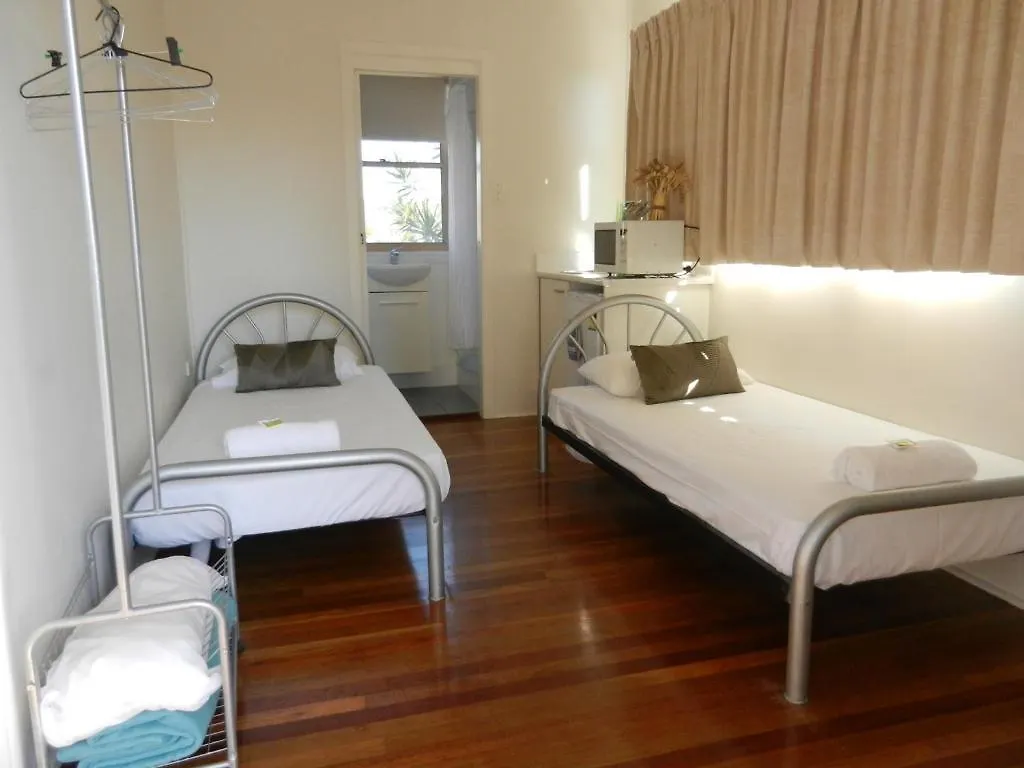 Golden Shores Motel Bilinga