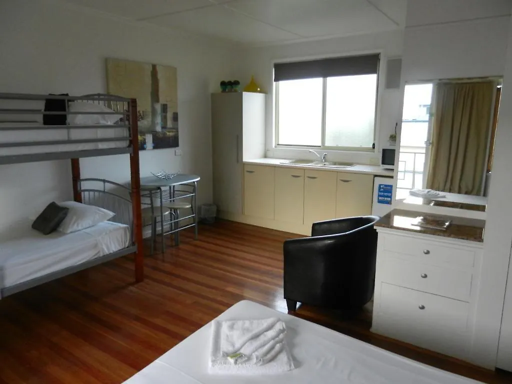 Golden Shores Motel Bilinga Australia