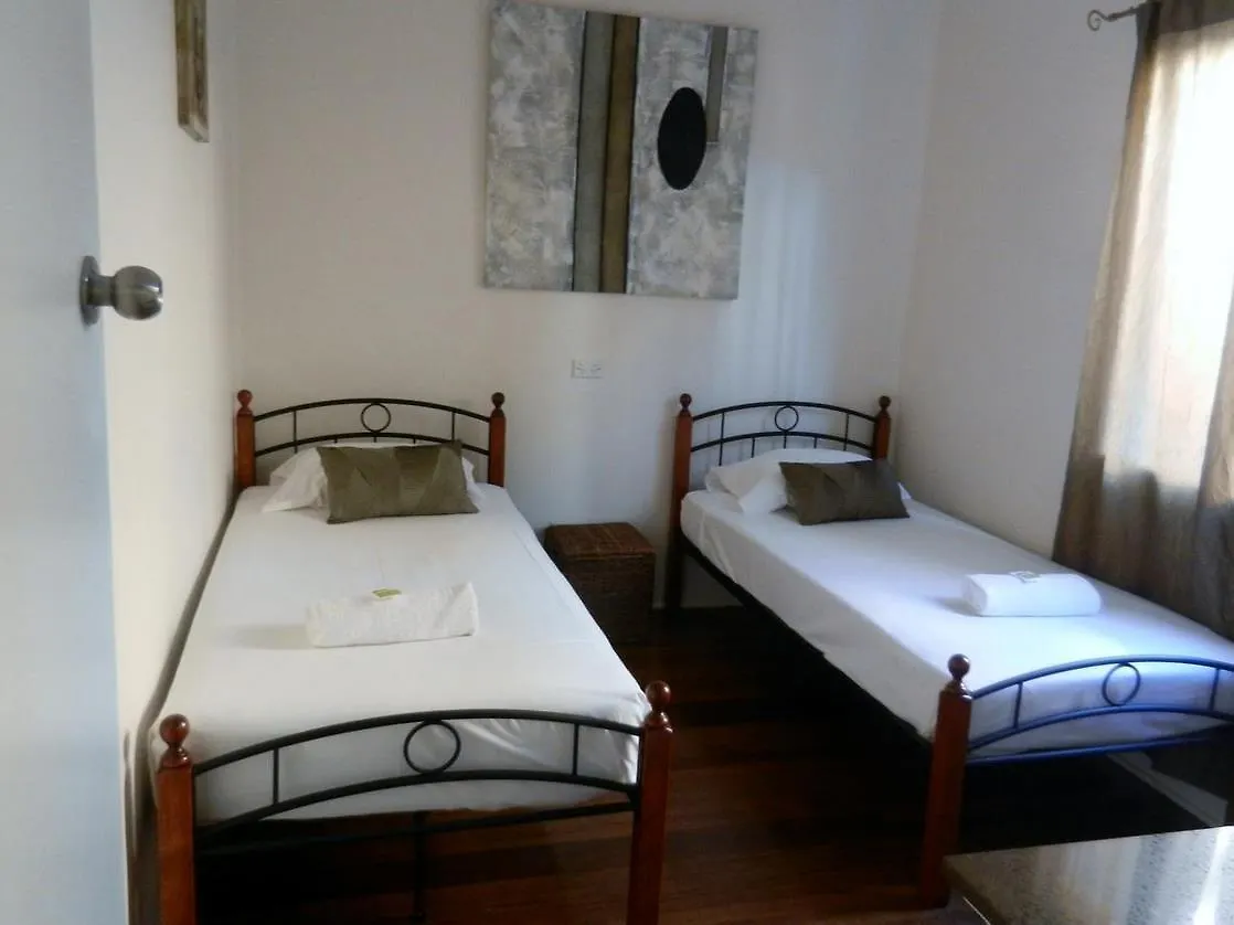 Golden Shores Motel Bilinga