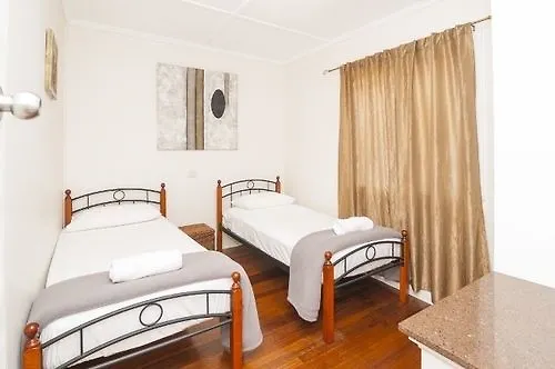 Golden Shores Motel Bilinga Australia