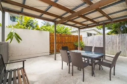 Golden Shores Motel Bilinga 3*,